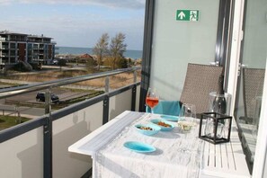 Outdoor dining - Steinwarder Comfortable Holiday Residence (Heiligenhafen)