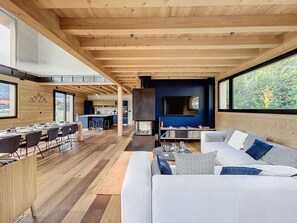 TV, fireplace - Chalet Béli - Montriond - Centre village (Montriond)