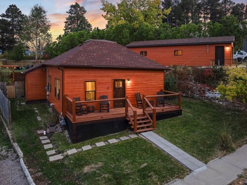 JoLee Pines, Close to attractions