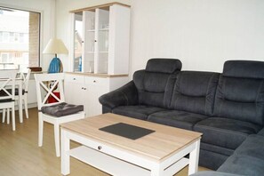 Smart TV, DVD player, stereo