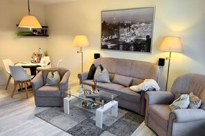 Smart-TV, Kamin, Videospiele, DVD-Player