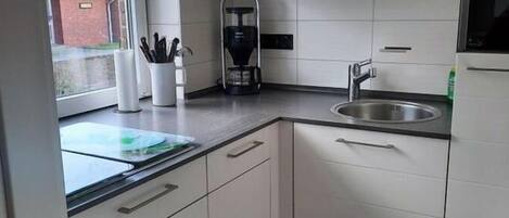 Surface de cuisson, lave-vaisselle, cafetiÚre-théiÚre, grille-pain