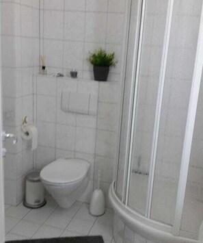 Douche, sèche-cheveux