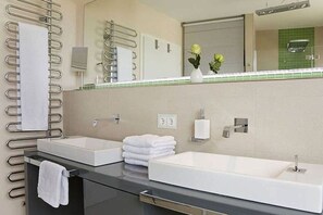 Douche, sèche-cheveux