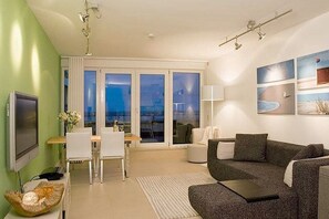 Télévision, lecteur de DVD, chaîne hi-fi