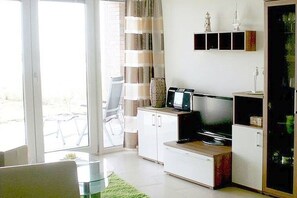 Fernseher, DVD-Player, Stereoanlage