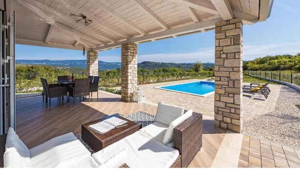 Outdoor dining - Villa Isabella with pool in Buzet, Istria (Sovinjak)