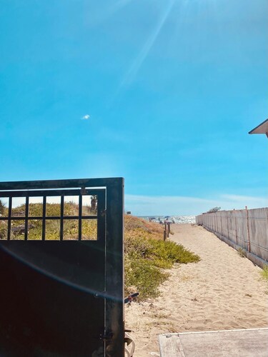 Beachfront house with direct beach access I