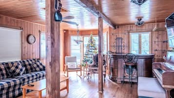 TV, fireplace, offices