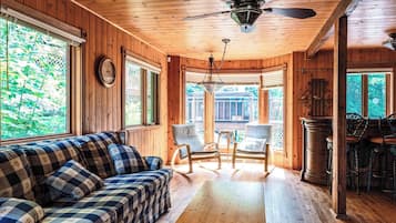 TV, fireplace, offices