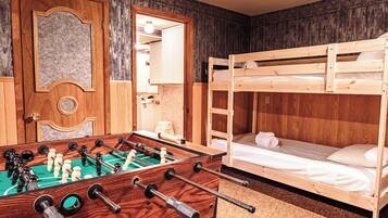 4 bedrooms, WiFi, bed sheets