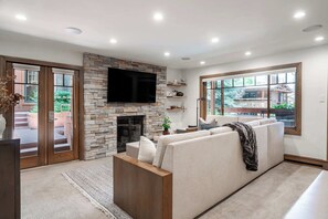 Smart TV, fireplace, stereo, offices