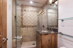 Shower, hair dryer, towels, soap - Updated Aspen Core 3/3 w AC, Pool & Hot Tub (Aspen)