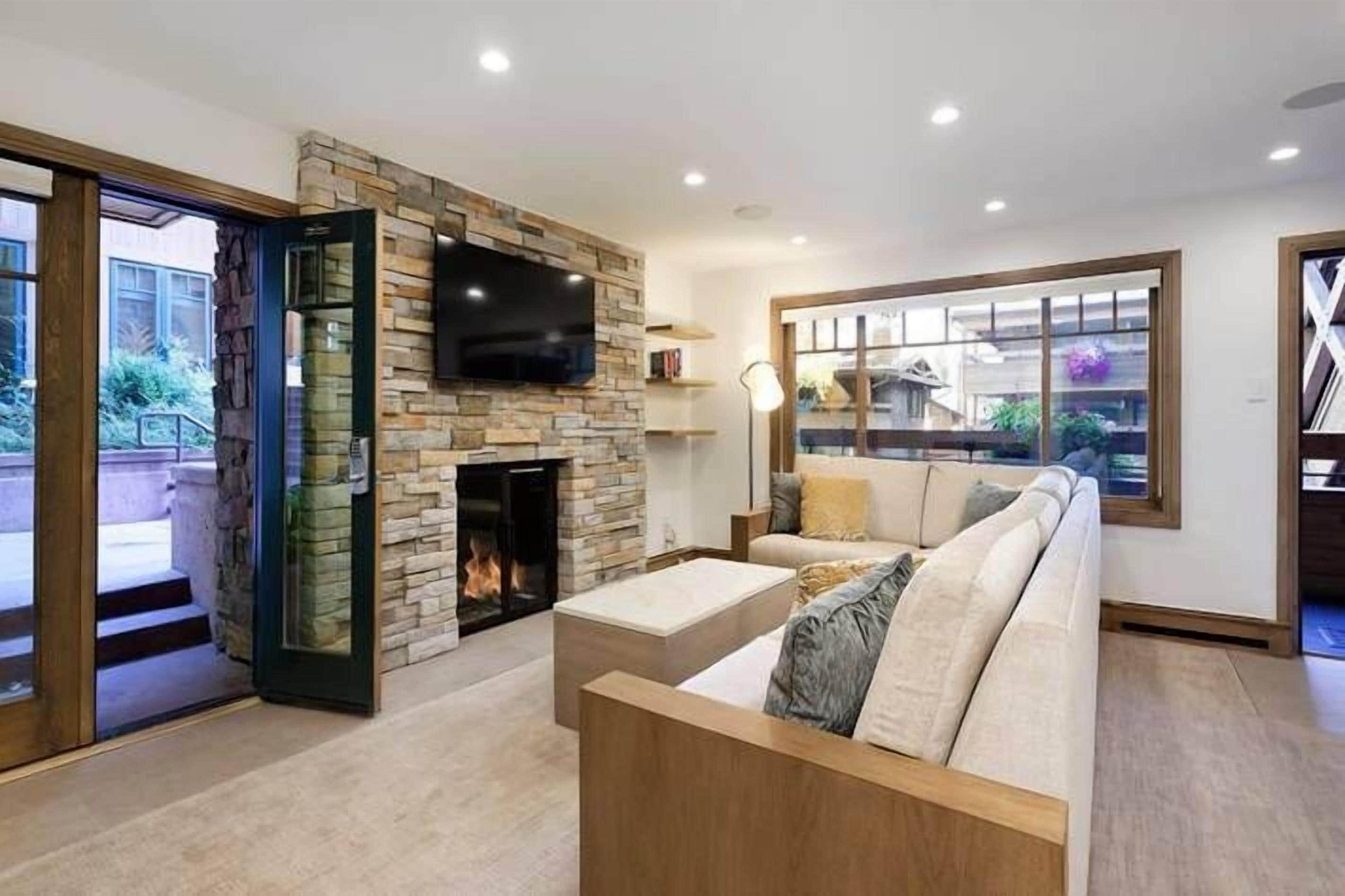 Smart TV, fireplace, stereo, offices