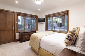 3 bedrooms, in-room safe, desk, iron/ironing board - Updated Aspen Core 3/3 w AC, Pool & Hot Tub (Aspen)