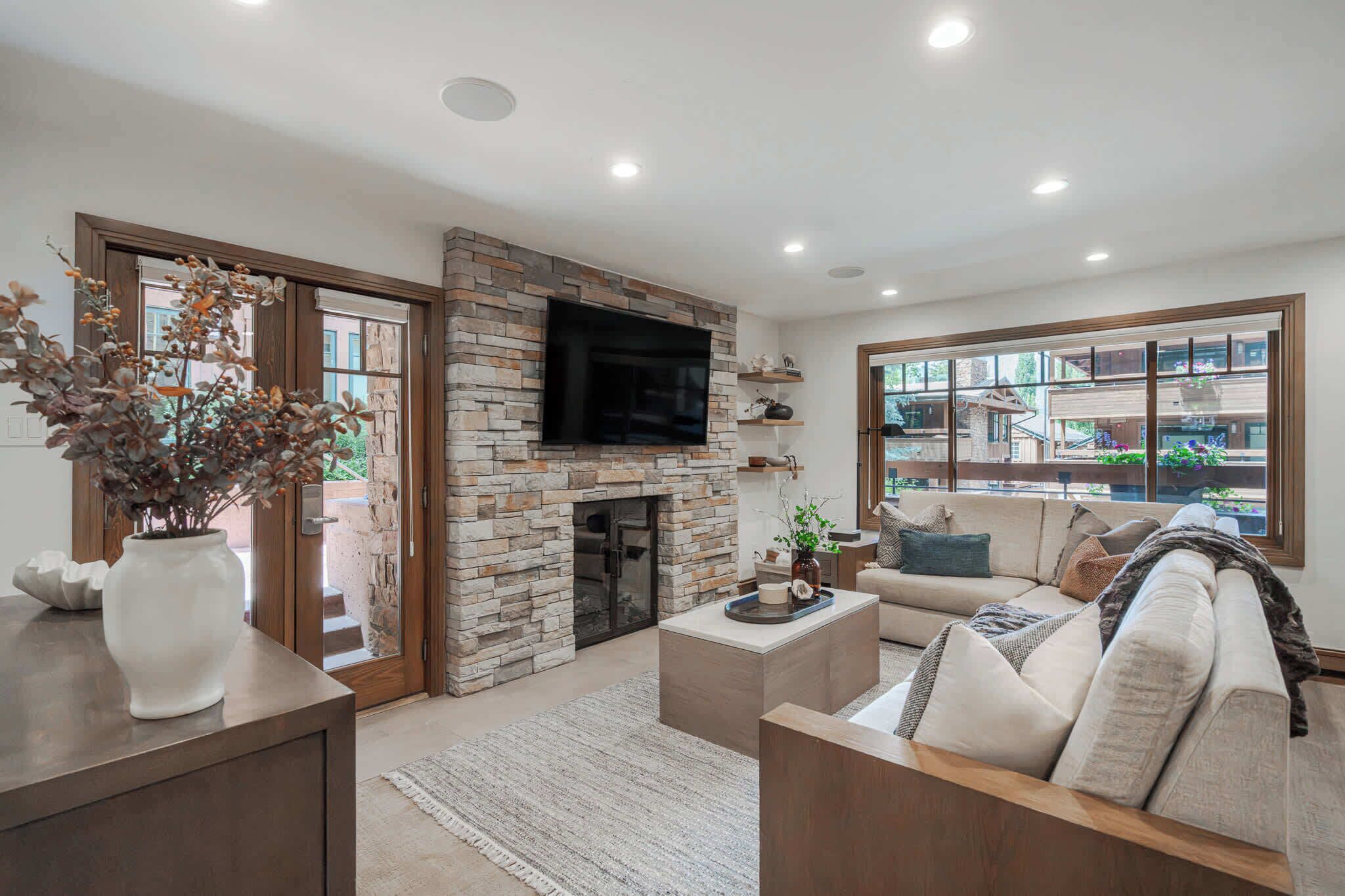 Smart TV, fireplace, stereo, offices