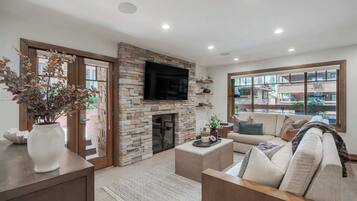 Smart TV, fireplace, stereo, offices