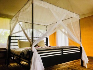 家庭帐篷房 | 高档床上用品、笔记本电脑工作区、熨斗/熨板、免费 WiFi