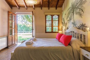 4 chambres, fer et planche à repasser, Wi-Fi, draps fournis