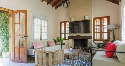 MOT Rentals + Wine Country Alzaga - 4 Bd House Pool, BBQ