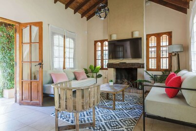 MOT Rentals + Wine Country Alzaga - 4 Bd House Pool, BBQ