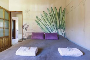 4 habitaciones, tabla de planchar con plancha, wifi y ropa de cama 