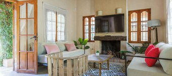 MOT + Alzaga 5100 - 4 Bd House Pool, BBQ + Daily Cleaning