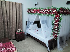 1 Schlafzimmer, schallisolierte Zimmer