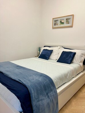 1 bedroom, iron/ironing board, travel crib, WiFi - VINC & PINA Home Apartment located in Rome    (Roma)