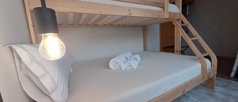 2 bedrooms, WiFi, bed sheets