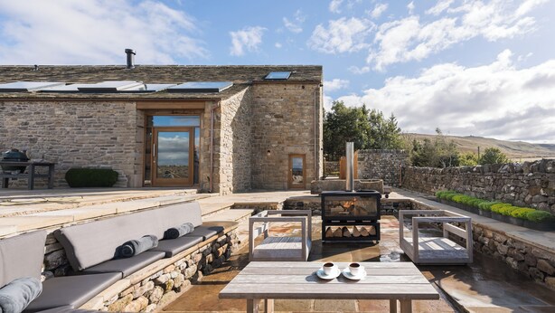 Outdoor dining - Stunning Barn Conversion in the heart of Yorkshire Dales (Yorkshire Dales)