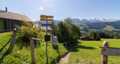Dorea holiday home with mountain views
