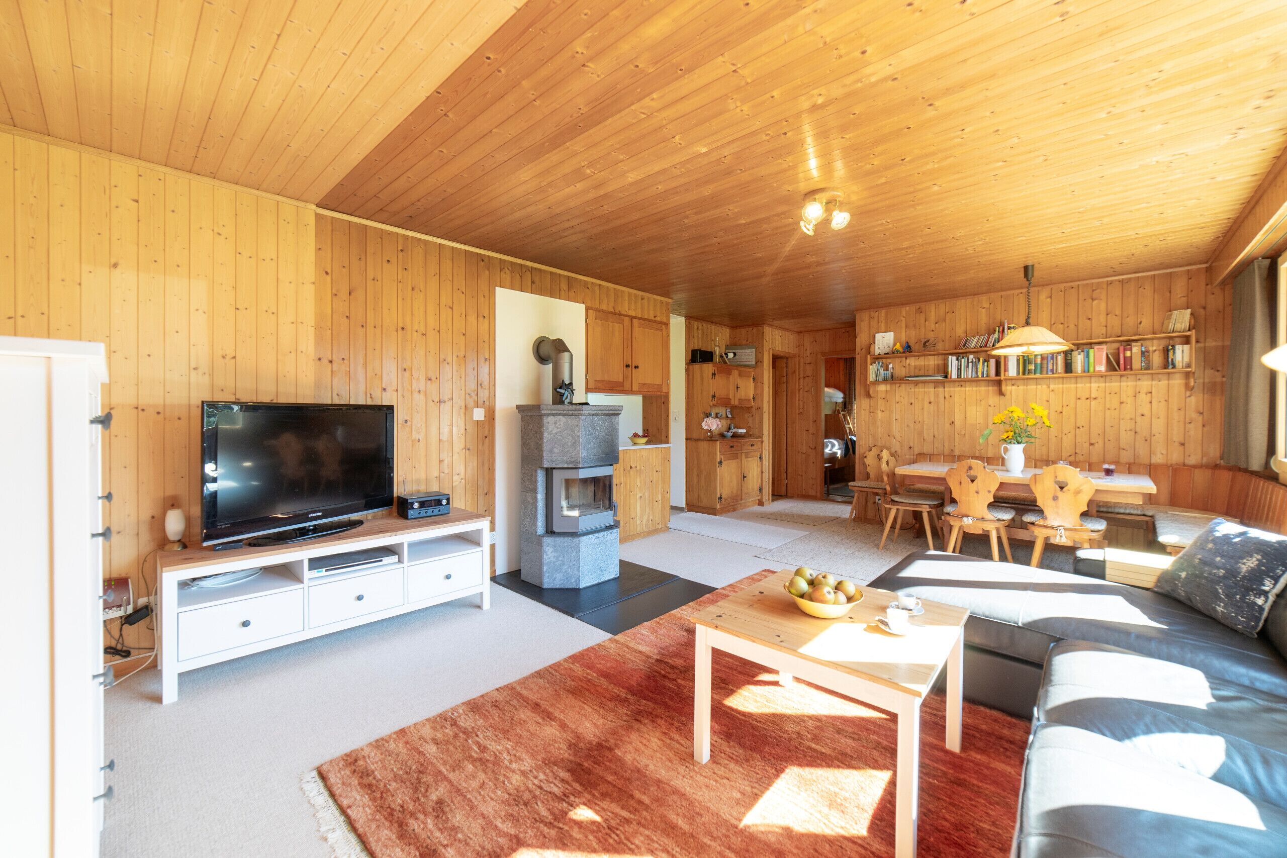 Televisie en een open haard