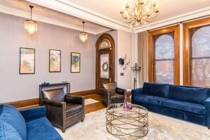 TV, fireplace, stereo