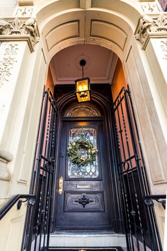 Luxury Brownstone | Walk to ALL | Washington Park