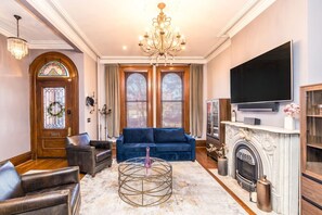 TV, fireplace, stereo