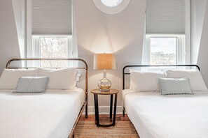 5 bedrooms, desk, iron/ironing board, WiFi