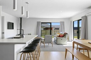 Unclassified image, 3 of 30, button