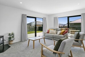 Unclassified image, 4 of 30, button