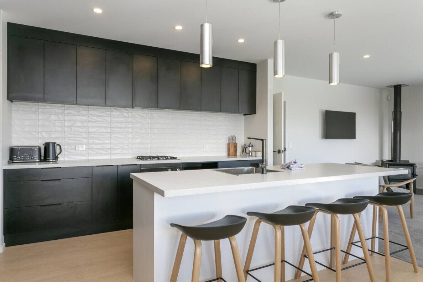 Kylskåp, mikrovågsugn, ugn och spishäll