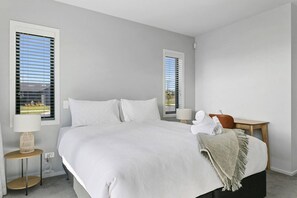 Unclassified image, 5 of 30, button