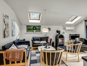 Televisión y chimenea 