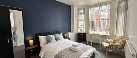 1 soverom, skrivebord, strykejern/-brett og wi-fi (inkludert)