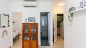 Unclassified image, 3 of 22, button - Lloret: Apt 4 people, AC, 100m to beach (Lloret de Mar)