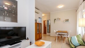 Unclassified image, 5 of 22, button - Lloret: Apt 4 people, AC, 100m to beach (Lloret de Mar)