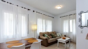 Unclassified image, 2 of 22, button - Lloret: Apt 4 people, AC, 100m to beach (Lloret de Mar)