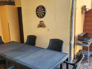 تناول الطعام بالخارج