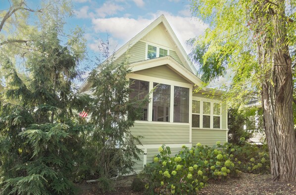 Exterior - Designer Downtown Home, Assn Pool, Walk To Beach (New Buffalo)