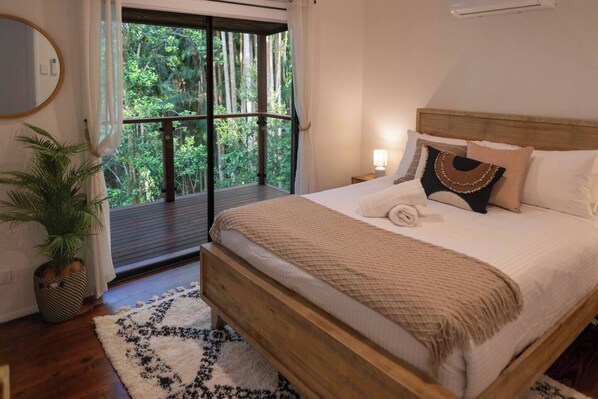 4 habitaciones, tabla de planchar con plancha y cuna de viaje 