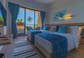 Quarto casal ou duplo luxo, sacada, vista para o oceano | Cofres nos quartos, escrivaninha, cortinas blackout